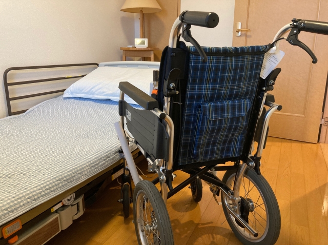 福祉施設　盗聴　ボイスレコーダー