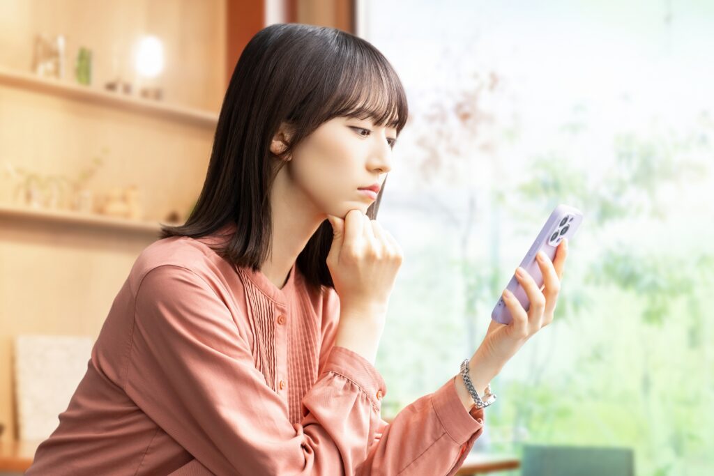 悩む女性