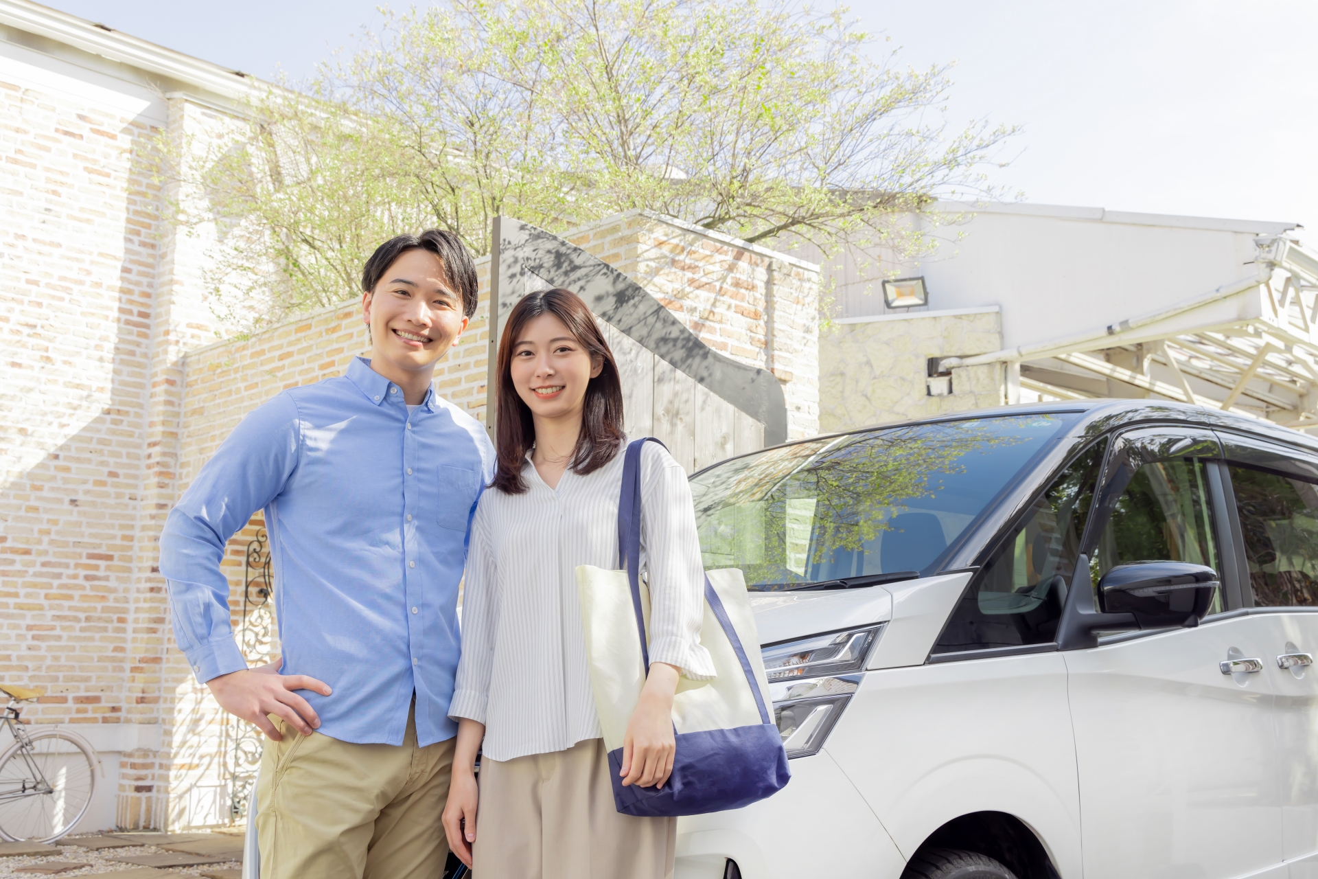 【alt属性: 手を取り合い寄り添う夫婦。関係修復の道のり。】